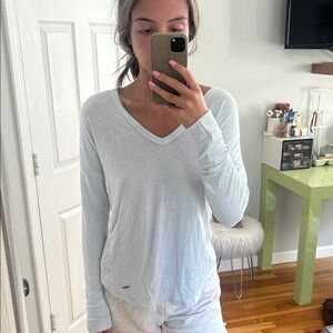 Abercrombie & Fitch Light Gray Long Sleeve V-Neck Top